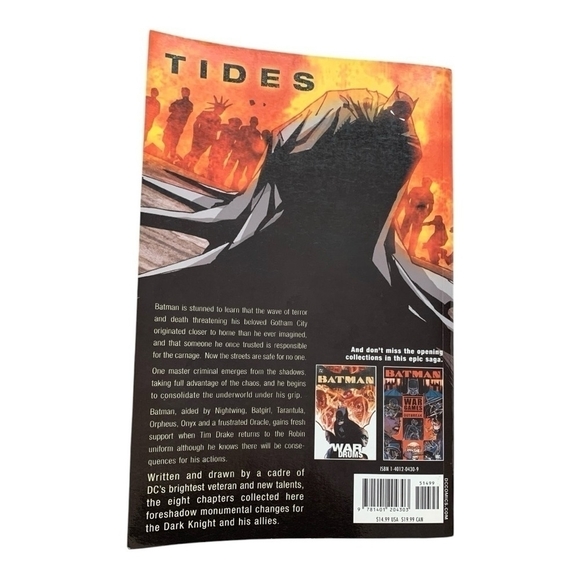 Comics Book DC Comics BATMAN War Games Act Two Tides Paperback Book - Picture 3 of 4